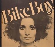 O revoluție purtată de pe biciclete, o artă purtată prin război