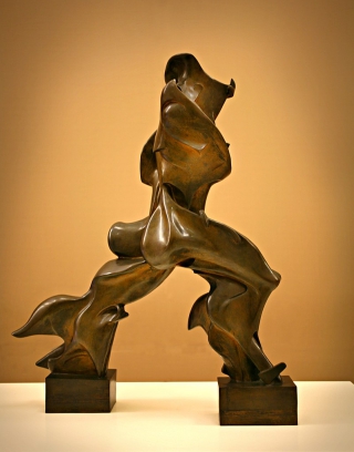Umberto_Boccioni_Forme_uniche_nella_continuità_dello_spazio_Wikiedimedia Commons